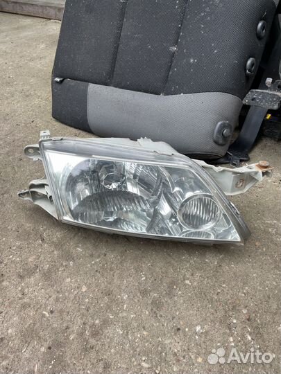 Передняя правая фара mazda premacy