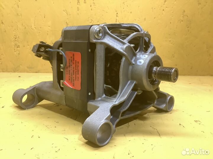 Двигатель мотор Indesit Ariston. (0614)