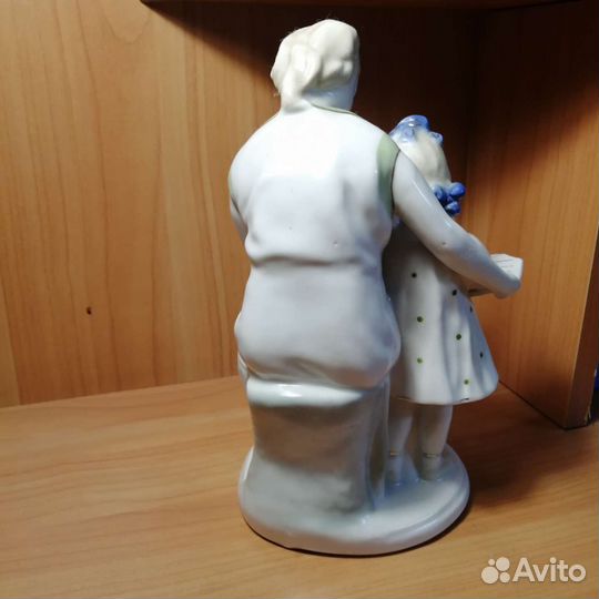 Мама с дочкой (Фарфор)