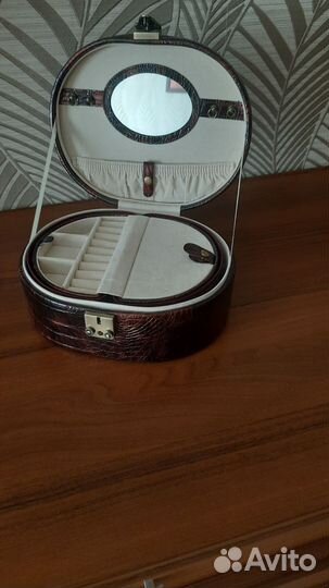 Шкатулка для украшений кожа, лак