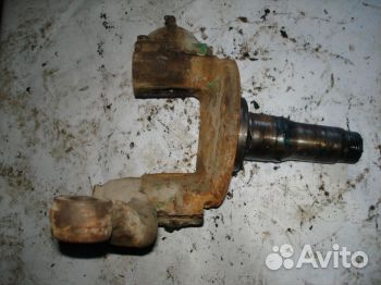 Кулак передний правый