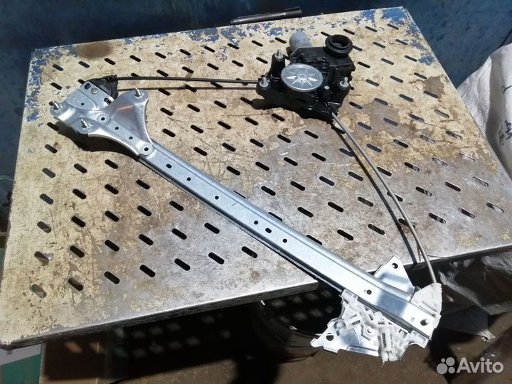 Стеклоподъемник передний левый Toyota RAV4 XA50