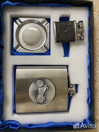 Мужской подарочный набор:фляга с рюмками