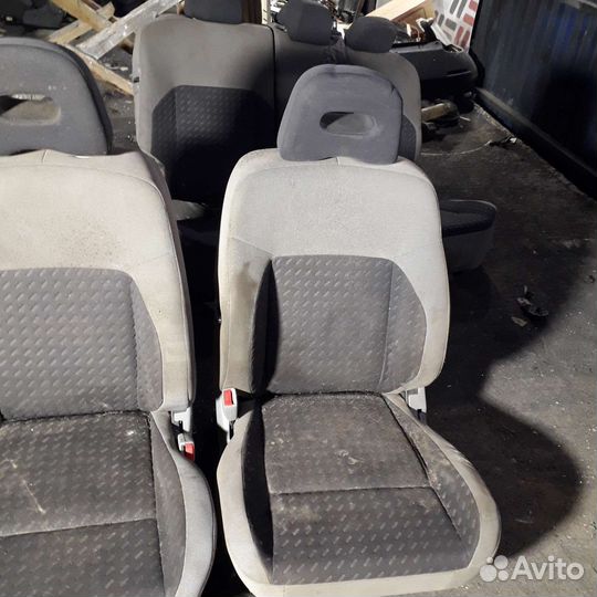 Комплект сидений Columbia Nissan X-trail T30