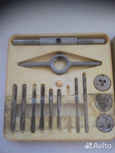 Слесарный набор для нарезания резьб СССР