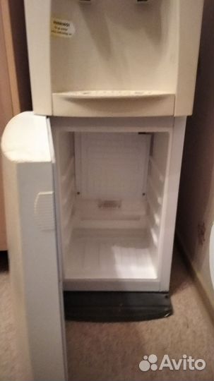 Кулер для воды напольный