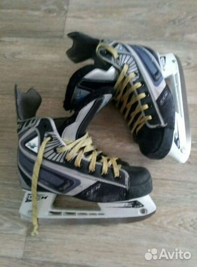 Коньки хоккейные