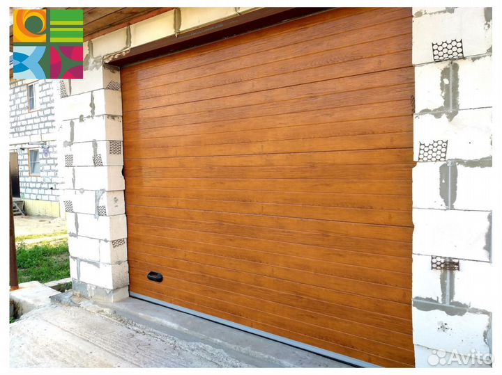 Секционные ворота для гаража alutech