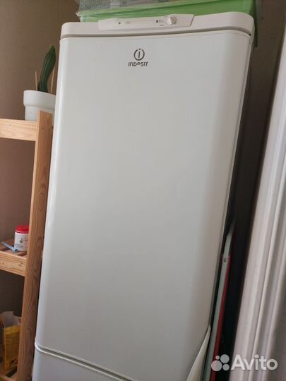 Холодильник Indesit