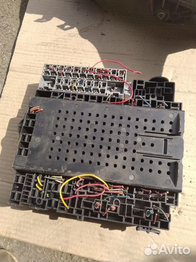 Блок предохранителей Вольво S60 1