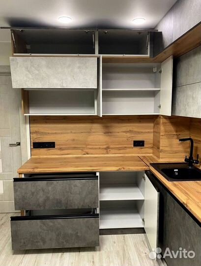 Кухонный гарнитур в современном стиле на заказ