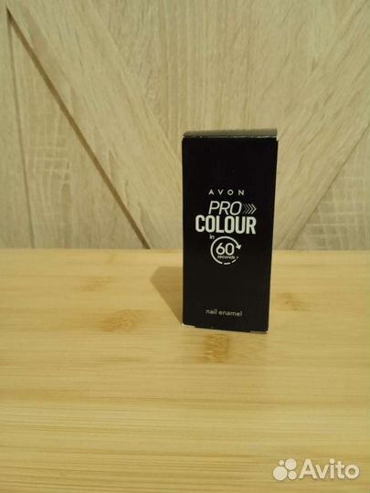 Лак для ногтей бордового цвета