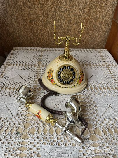 Винтажный стационарный телефон