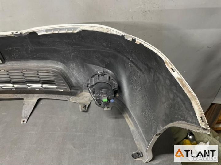 Бампер передний toyota isis