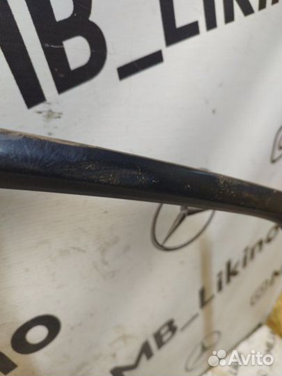 Молдинг стекла передний правый Chevrolet Tahoe