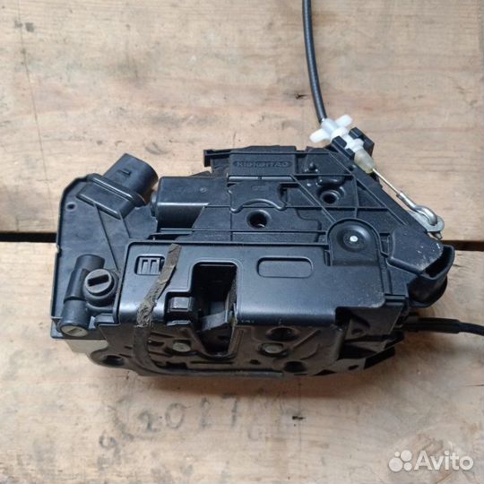 Замок двери Volkswagen Tiguan внедорожник 1.4 2012