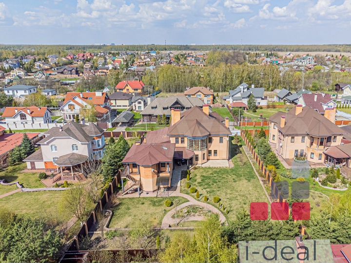 Дом 1100 м² на участке 20 сот.