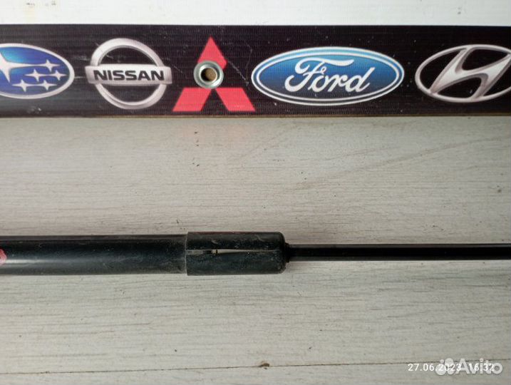 Амортизатор капота передний левый Lexus Rx350 2010