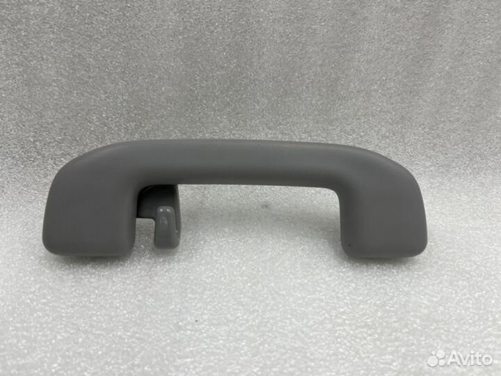 Ручка внутренняя потолочная задняя правая Toyota