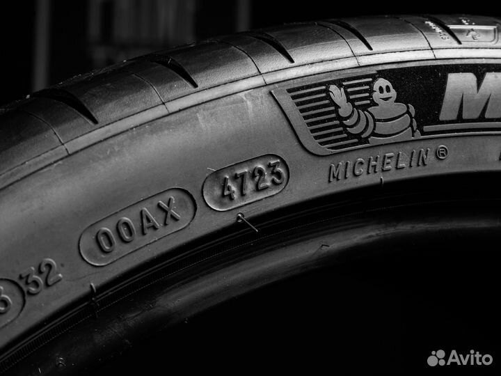 Michelin Pilot Sport 4 S 295/30 R21 и 265/35 R21