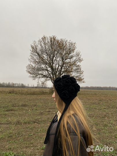 Вязаный чепчик с цветами Pinterest