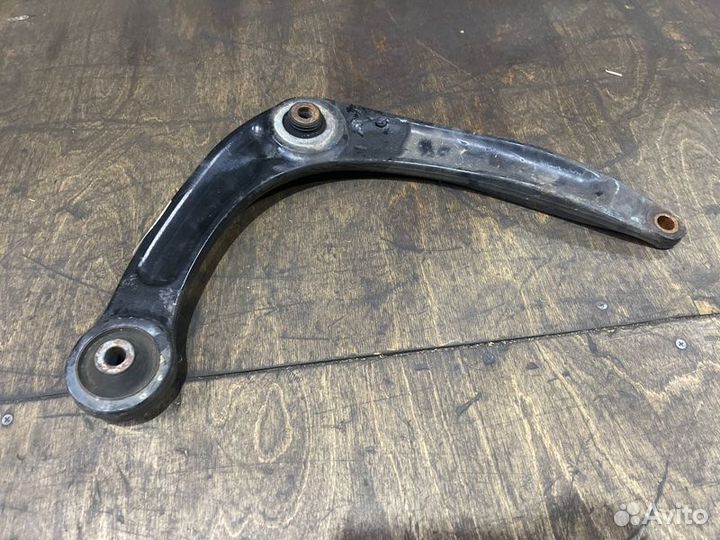 Рычаг передний левый Peugeot 307