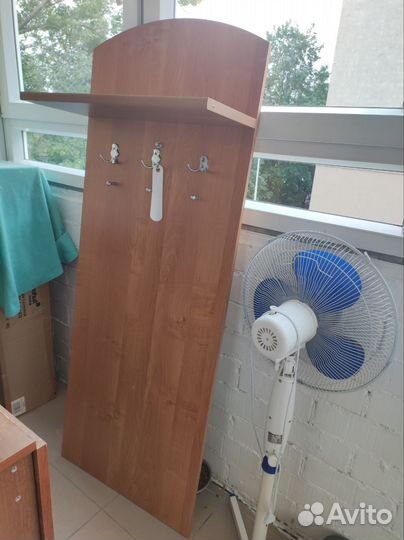 Вешалка и зеркало