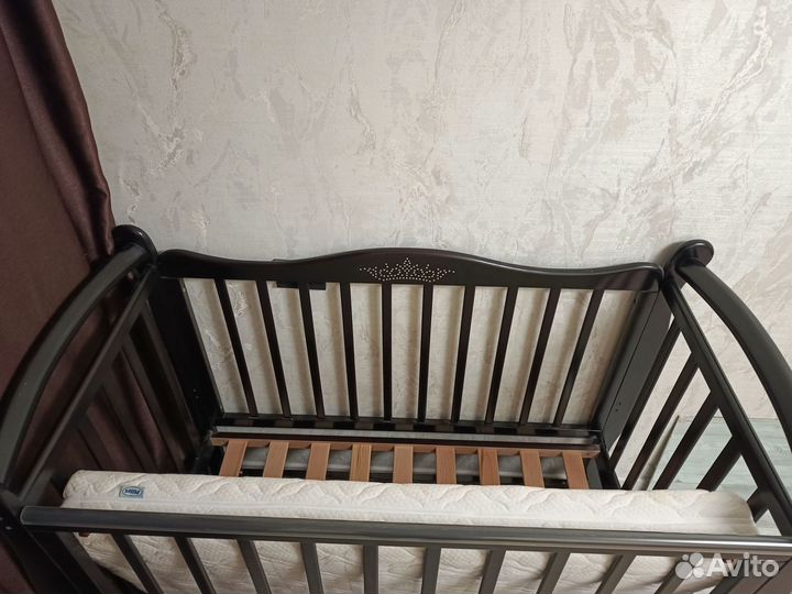 Детская кроватка с маятником бу
