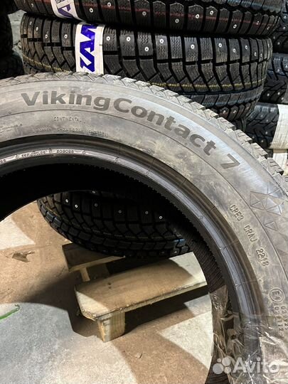 Continental ContiVikingContact 7 SUV 215/65 R17