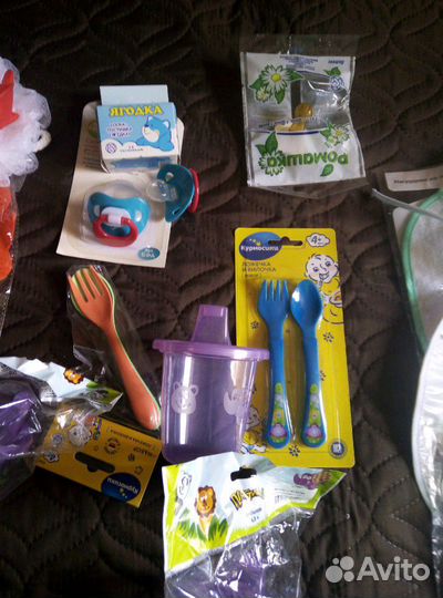 Ложки, соски, нагрудник