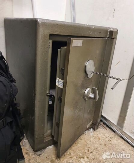 Вскрытие сейфов. Ремонт сейфов. Замена замков