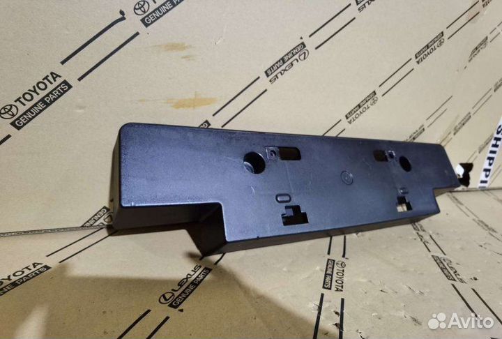 Подиум гос. номера Toyota Land Cruiser 200