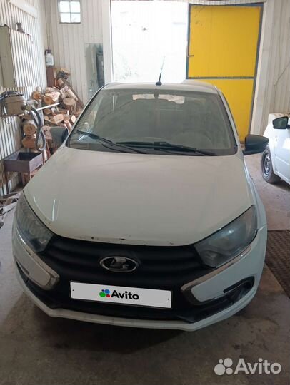 LADA Granta 1.6 МТ, 2019, битый, 347 000 км