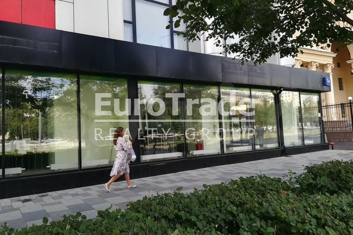 Сдам торговое помещение, 368 м²