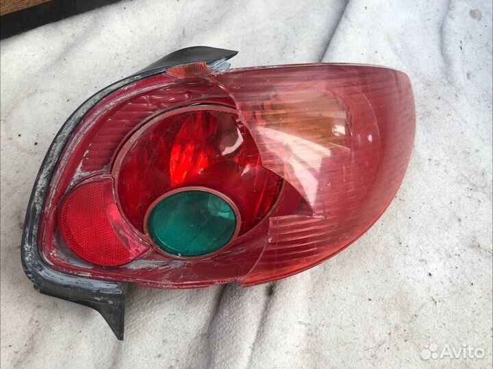 Фара задняя правая на Peugeot 206 седан