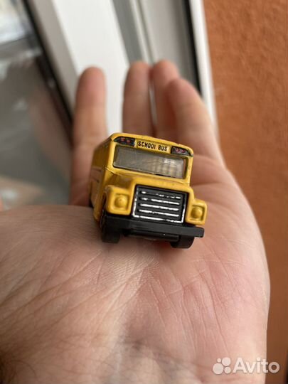 Модель школьного автобуса Matchbox