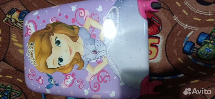 Детский чемодан на колесиках