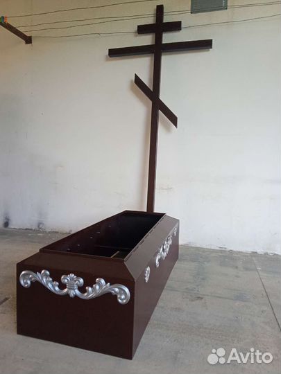 Гробница с крестом