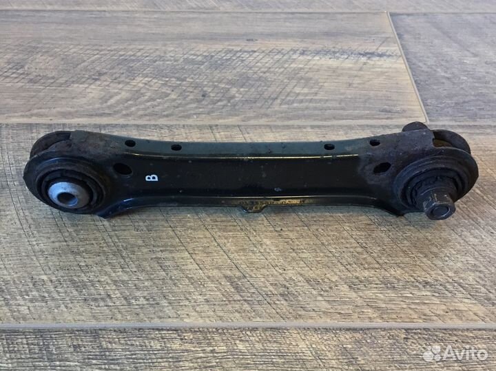 Направляющий рычаг левый BMW E87