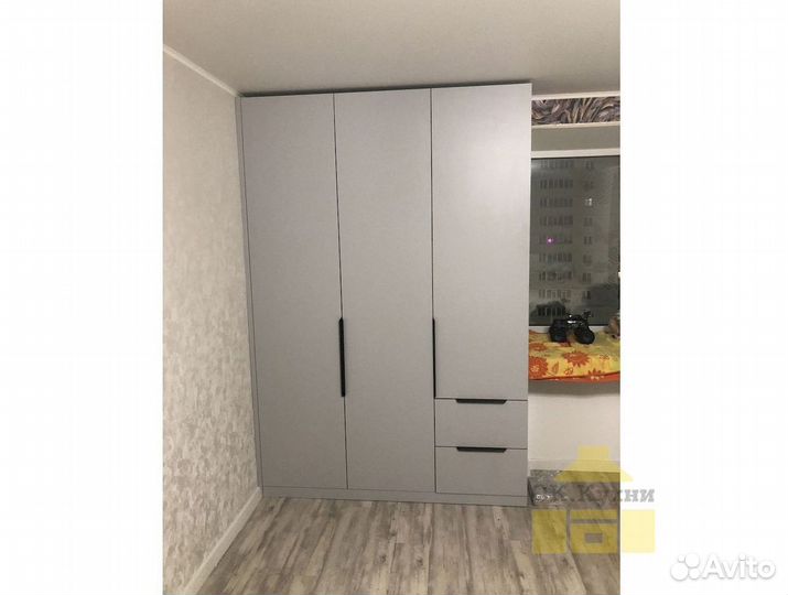 Распашной шкаф