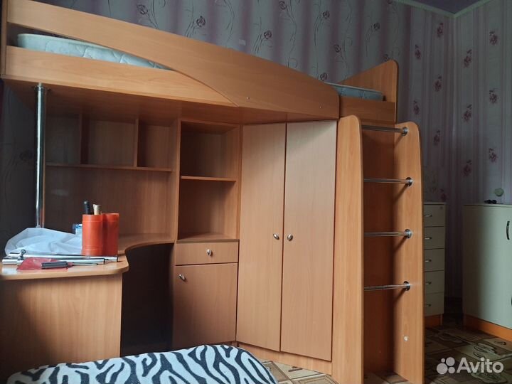 Кровать чердак со столом бу