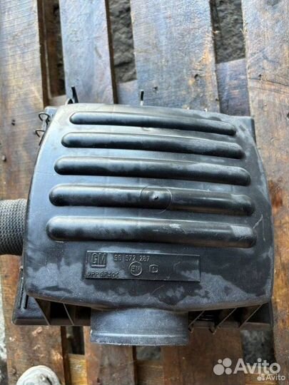 Корпус воздушного фильтра Opel Omega B 1994-1999