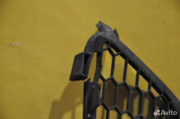 Решетка бампера Lexus IS250 GSE20