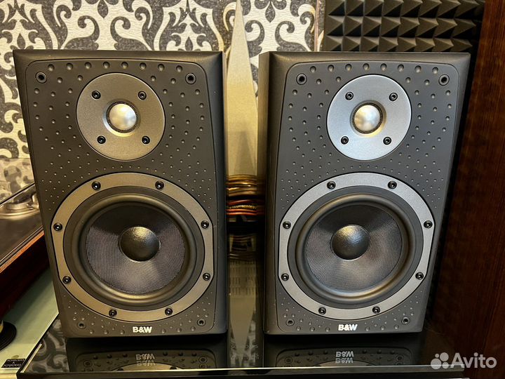 Полочная акустическая система B&W DM 303 в идеале