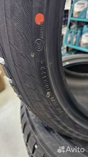 Yokohama BluEarth Winter V905 275/40 R21 и 315/35 R21 111W