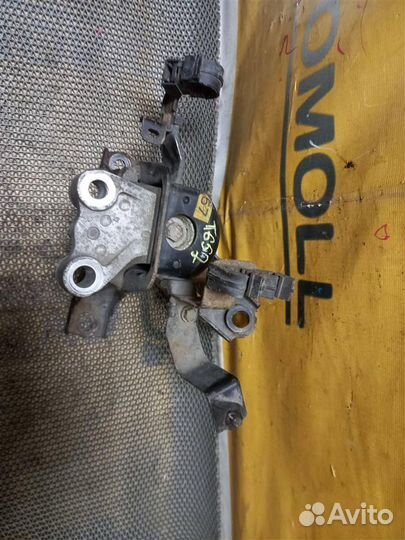 Подушка двигателя toyota auris ZRE151