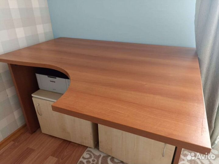 Стол офисный угловой