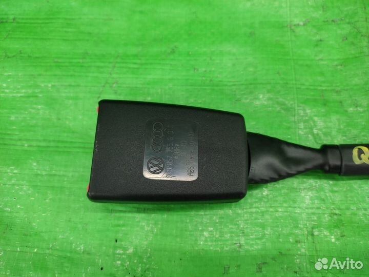 Замок ремня безопасности перед. Audi Q5