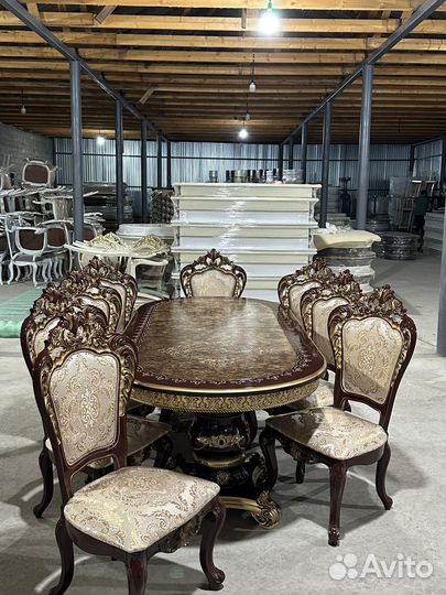 Стол и стулья