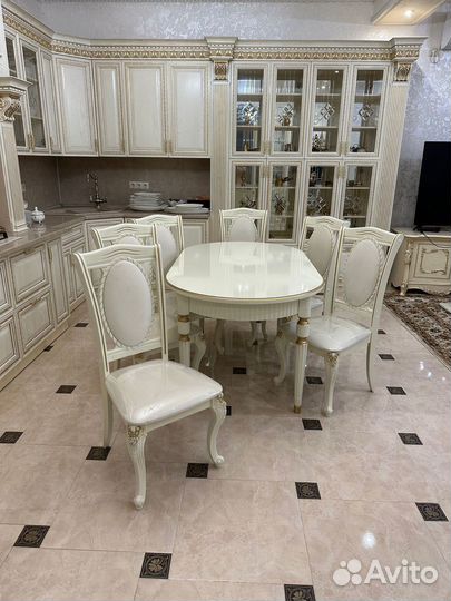 Столы и стулья